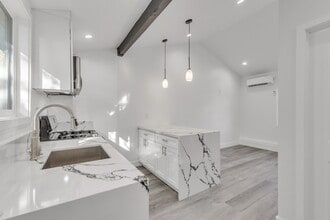 14753 Hartland St in Los Angeles, CA - Building Photo - Building Photo