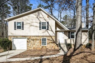 3328 Tarragon Dr in Decatur, GA - Building Photo