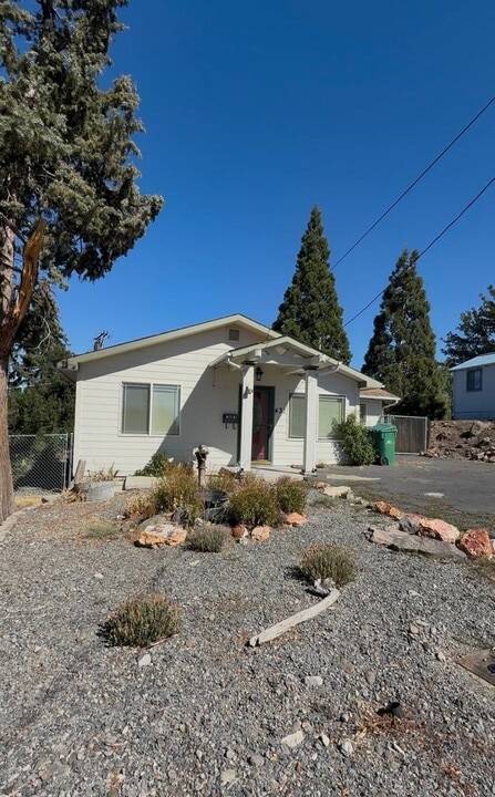 431 Upham St in Klamath Falls, OR - Building Photo
