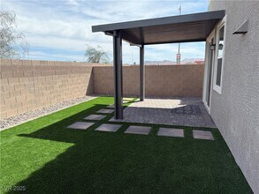 9590 Dollardton St in Las Vegas, NV - Foto de edificio - Building Photo