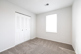 Dove Landing Apartments in Virginia Beach, VA - Building Photo - Building Photo