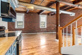 49 Munroe St in Lynn, MA - Building Photo - Building Photo