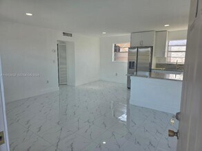 340 W 19th St-Unit -10 in Hialeah, FL - Building Photo - Building Photo