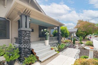 513 W Fourth Plain Blvd in Vancouver, WA - Building Photo - Building Photo