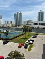 400 Leslie Dr in Hallandale Beach, FL - Building Photo