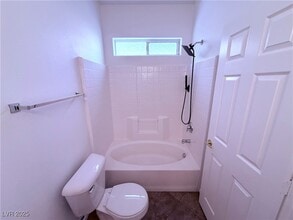 5038 Lower Falls Ct in Las Vegas, NV - Building Photo - Building Photo