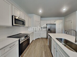 1459 Aquamarine Dr in Loganville, GA - Foto de edificio - Building Photo