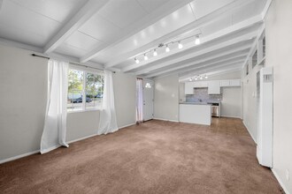 1051 W Ave J-6 in Lancaster, CA - Building Photo - Building Photo