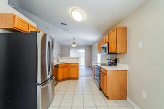 14145 Econ Woods Ln in Orlando, FL - Building Photo - Building Photo