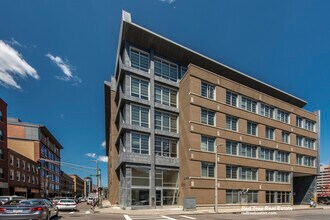 160 E Berkeley St, Unit 304 in Boston, MA - Foto de edificio - Building Photo