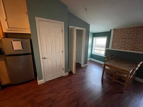 927 N Calvert St, Unit 3R in Baltimore, MD - Building Photo - Building Photo