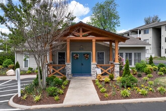 Hickory Woods in Roanoke, VA - Foto de edificio - Building Photo
