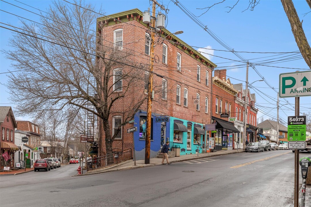 69 Main St in New Paltz, NY - Building Photo