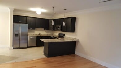 2 Silver St in Dover, NH - Foto de edificio - Building Photo