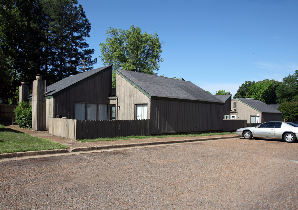 BIRCHES TOWNHOMES in Memphis, TN - Foto de edificio