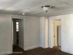 517 Chestnut St in Dunmore, PA - Building Photo - Building Photo