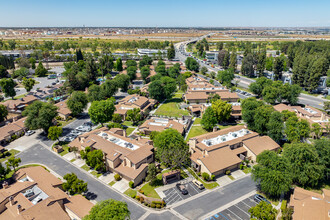 1001 Mohawk St in Bakersfield, CA - Building Photo - Building Photo