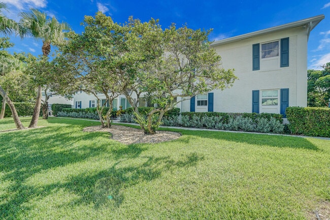 property at 315 Venetian Dr