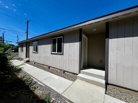 713 N 6th Ave in Yakima, WA - Building Photo