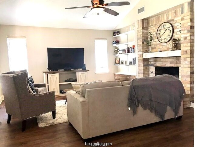property at 1004 Crestwood Dr