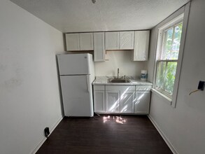 75 W Main St, Unit 5 in Avon, NY - Building Photo - Building Photo