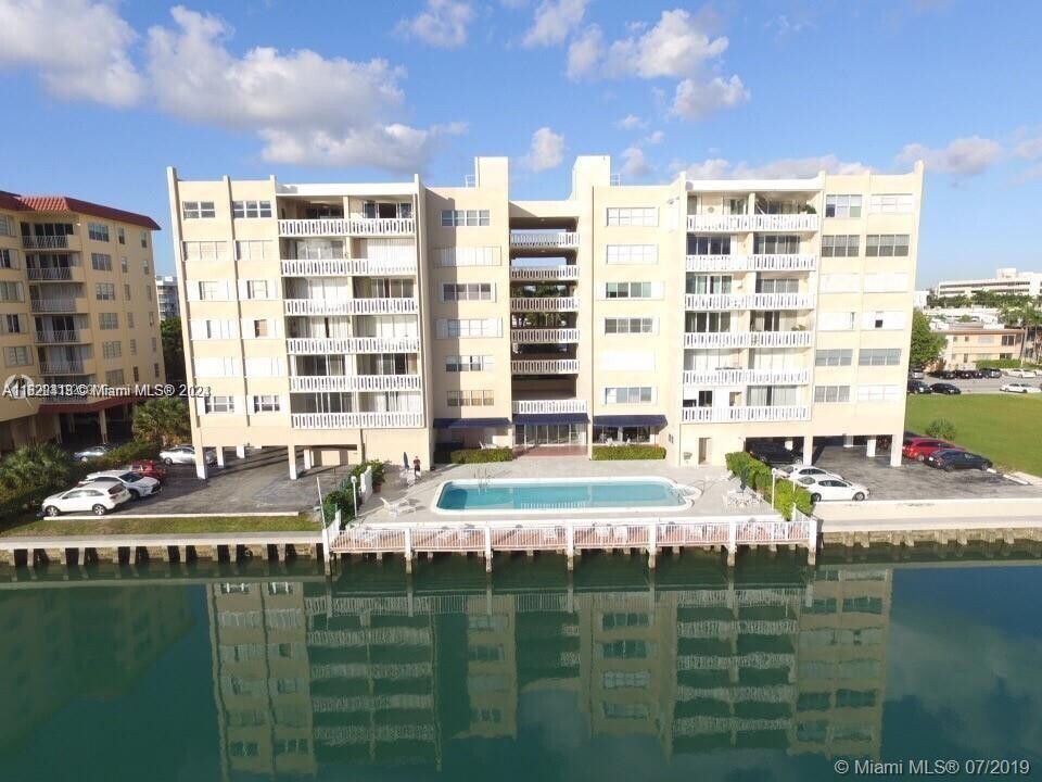 9381 E Bay Harbor Dr in Bay Harbor Islands, FL - Building Photo