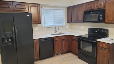 1730 Sheffield Dr in Ypsilanti, MI - Building Photo - Building Photo
