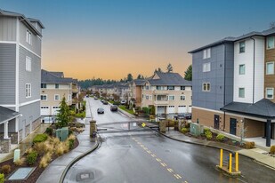 13503 97th Ave E, Unit 308 in Puyallup, WA - Building Photo