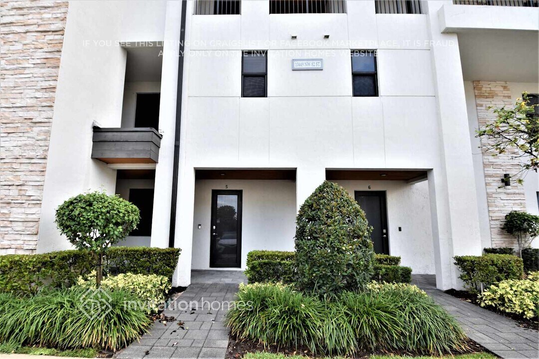 10449 NW 82nd St in Doral, FL - Building Photo