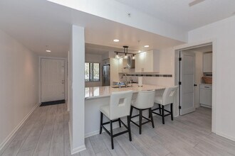 1001 Seafarer Cir in Jupiter, FL - Foto de edificio - Building Photo