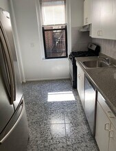 41-21 42nd St in Queens, NY - Building Photo - Building Photo