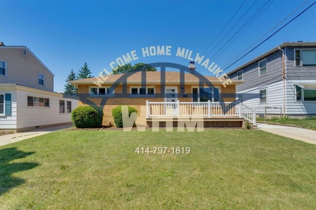 property at 4902 W Lynndale Ave