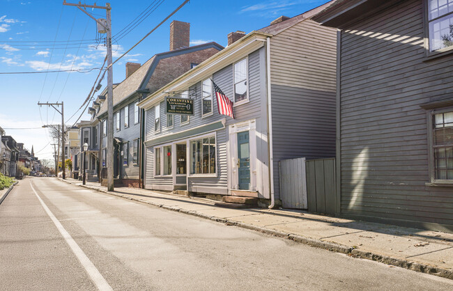 113-115 Spring St in Newport, RI - Building Photo - Building Photo