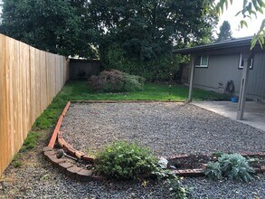 971 54th St in Springfield, OR - Building Photo - Building Photo