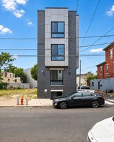 122 E Cumberland St in Philadelphia, PA - Building Photo