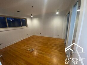 2528 W Fitch Ave, Unit 3 in Chicago, IL - Foto de edificio - Building Photo