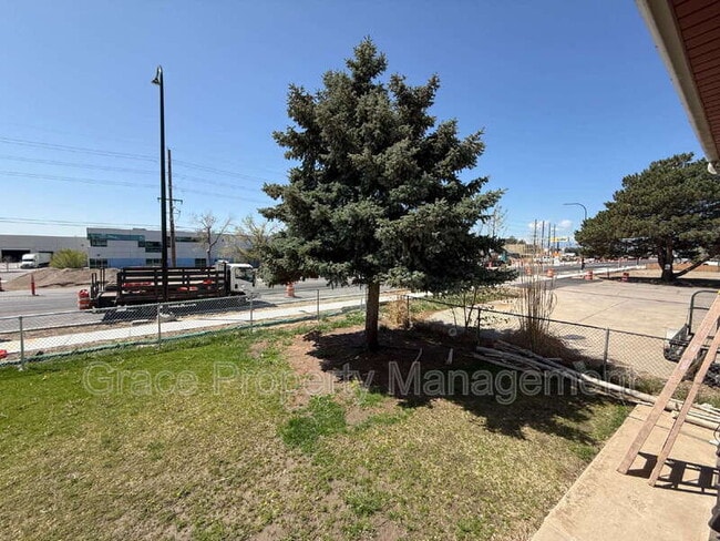 1149 E 58th Ave in Denver, CO - Foto de edificio - Building Photo