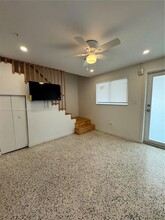 801 SW 8th St, Unit 5 in Miami, FL - Building Photo - Building Photo