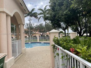 8835 S Isles Cir in Tamarac, FL - Building Photo - Building Photo