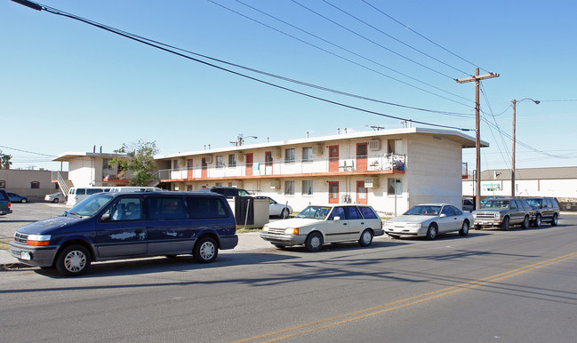 900 S Oregon St in El Paso, TX - Foto de edificio - Building Photo