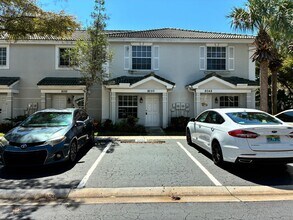 8050 Pacific Beach Dr in Ft. Myers, FL - Building Photo - Building Photo