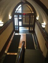 100 E Washington St, Unit 406