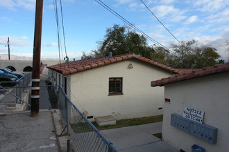 Cottage Park Apartments in Las Vegas, NV - Building Photo - Building Photo