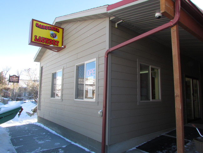 111 Main St in Gardiner, MT - Building Photo - Other