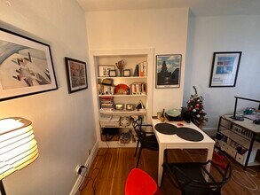 31B Grove St, Unit 3 in Boston, MA - Foto de edificio - Building Photo