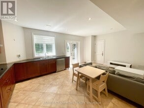 185 Parkview Ave in Toronto, ON - Building Photo - Building Photo