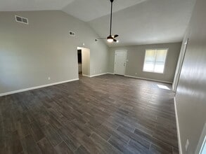 40 Fairway Cv in Jackson, TN - Foto de edificio - Building Photo