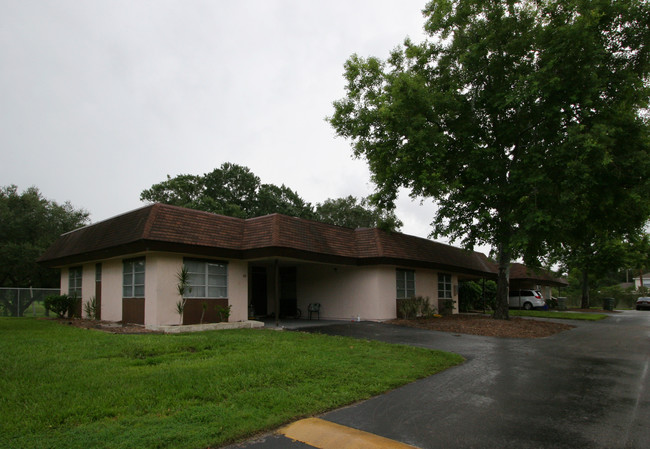 Fairway Oaks in Sarasota, FL - Foto de edificio - Building Photo