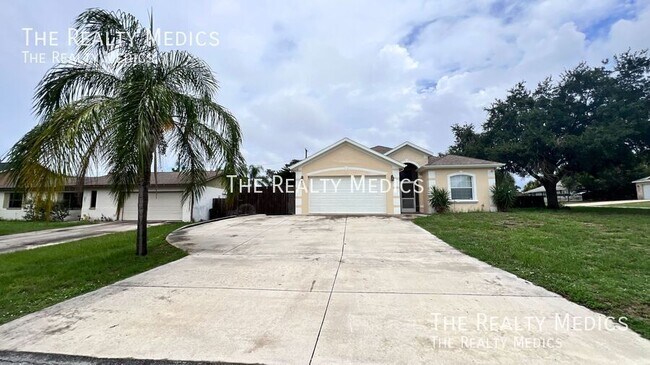 795 Alcazar Ave in Port Saint John, FL - Building Photo - Building Photo