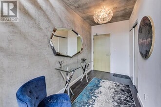 111 Bathurst St in Toronto, ON - Building Photo - Building Photo